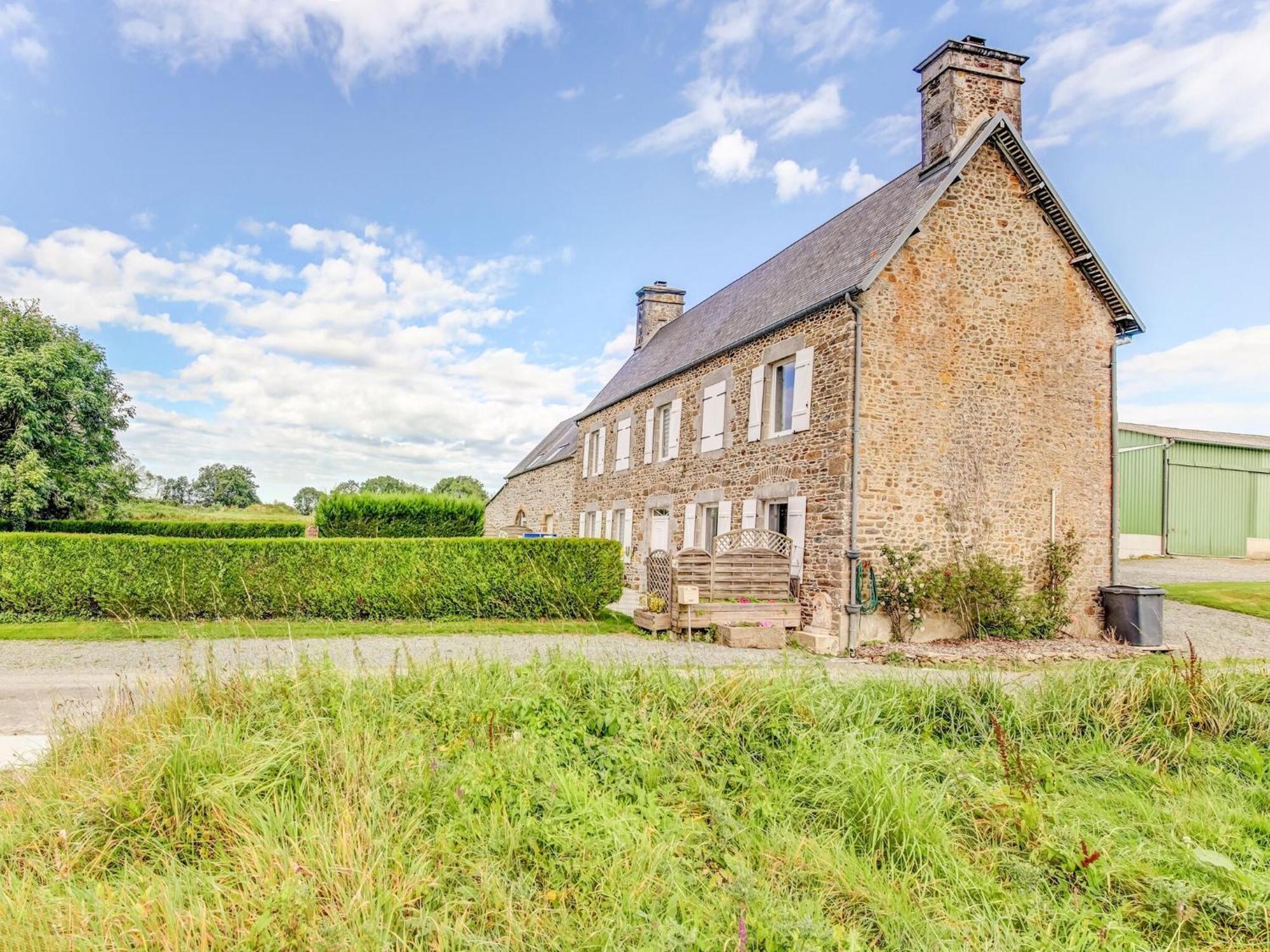 Holiday Home With Garden In Brainville Exterior photo