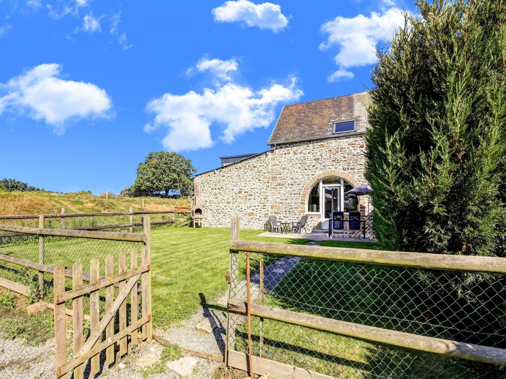 Holiday Home With Garden In Brainville Exterior photo