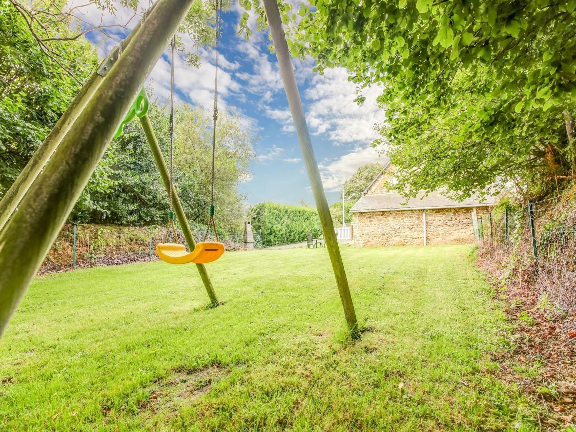 Holiday Home With Garden In Brainville Exterior photo