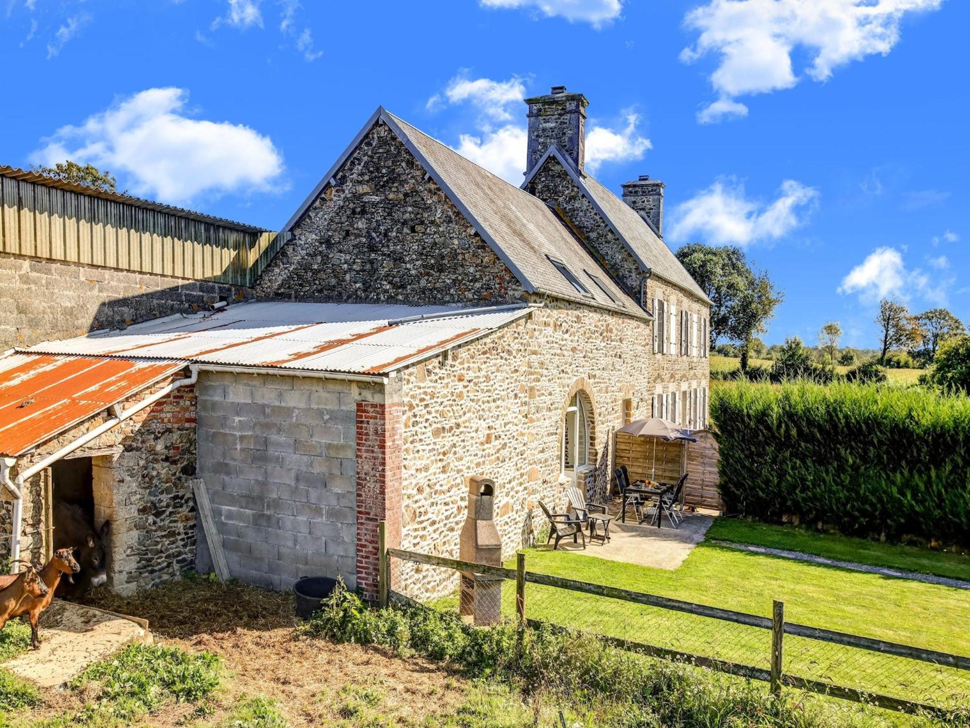 Holiday Home With Garden In Brainville Exterior photo