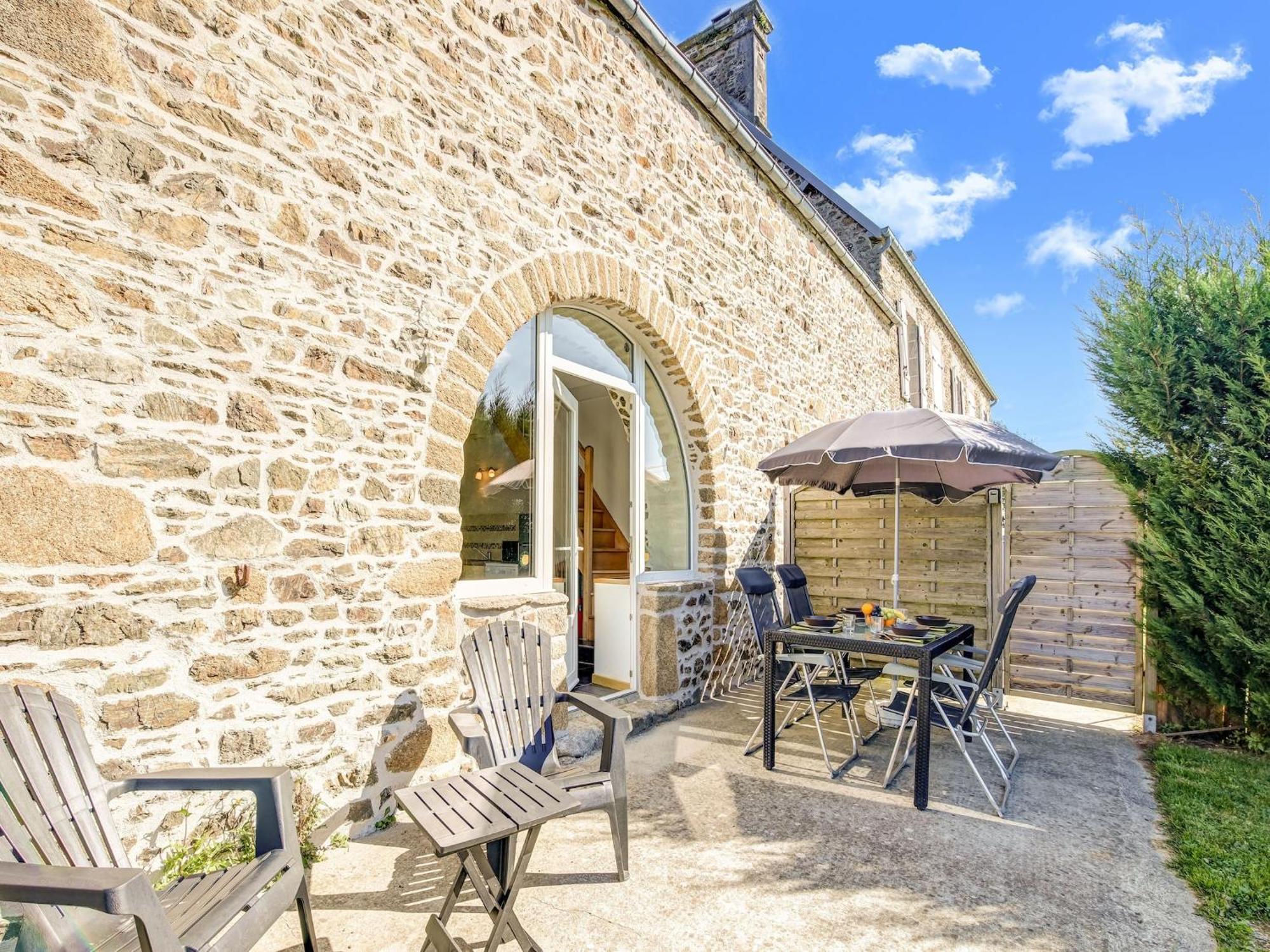 Holiday Home With Garden In Brainville Exterior photo
